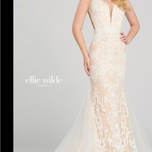 Ellie Wilde by Mon Cheri size 6
